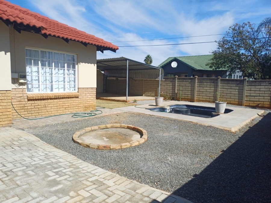  Bedroom Property for Sale in Mooinooi North West